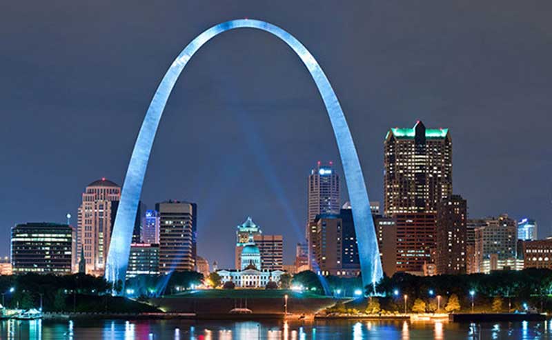 The Gateway Arch by night